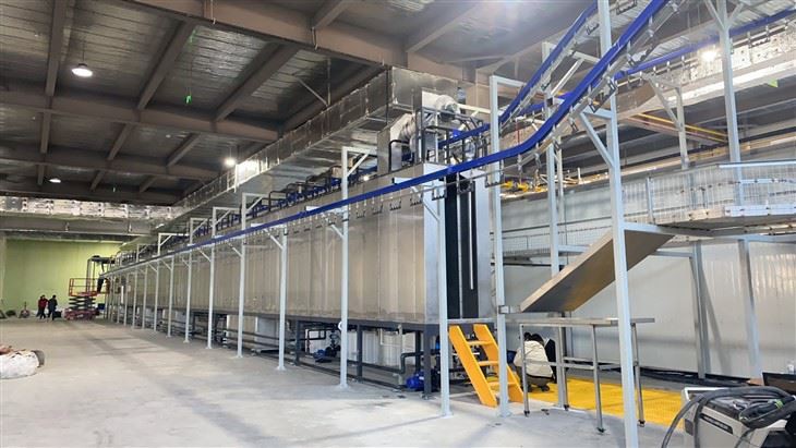 Fuldautomatisk pulverlakeringslinje til overfladebehandling af metalprodukter